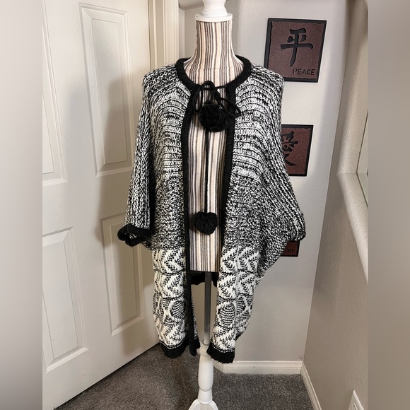 aerie Jackets & Blazers - Aerie $55 Gray Knitted Wool Cape Poncho Kaftan Chunky Sweater Pom Pom One Size